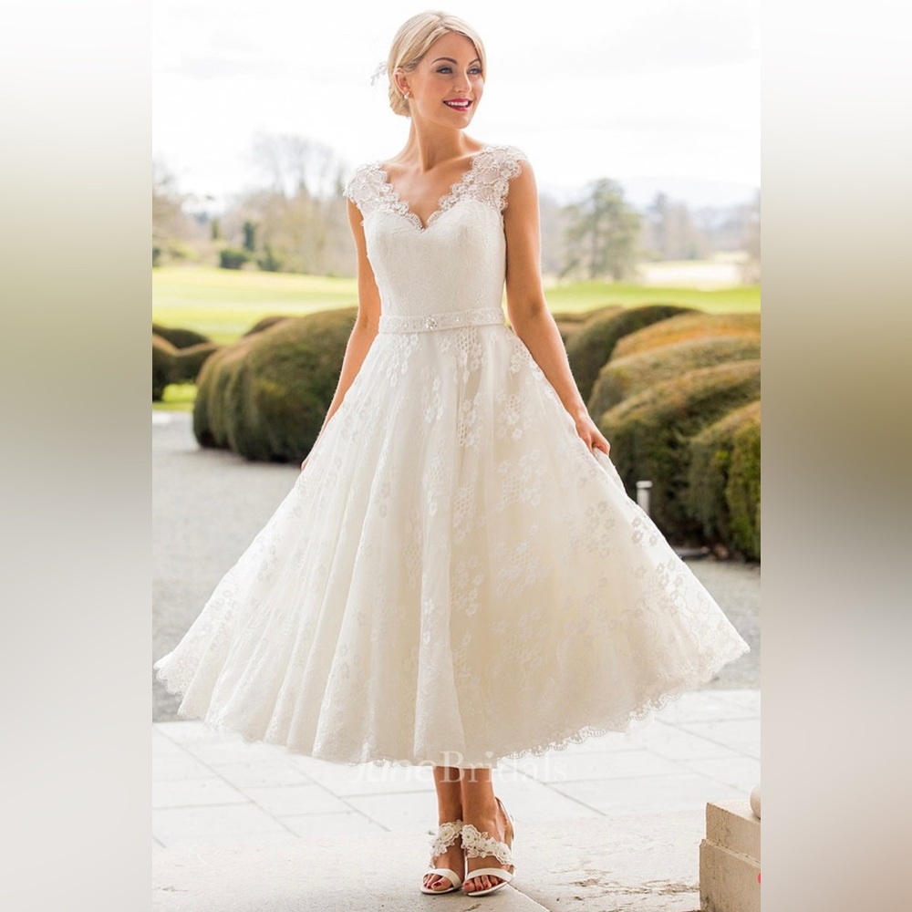 NWT A-Line Tea-Length Appliqued Scalloped Cap Sleeve Lace Wedding Dress